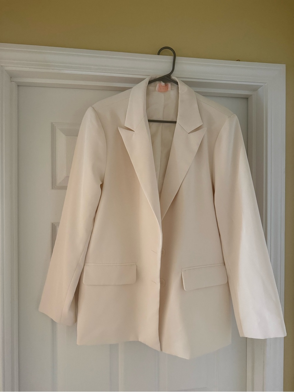 entro Ivory Single-Button Notched Lapel Blazer